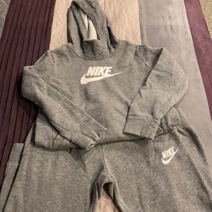 Nike sweat outfit for girl